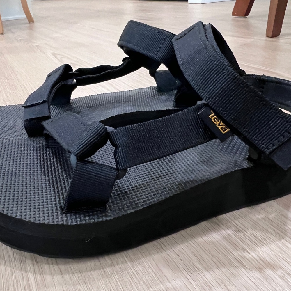 Teva Mid form Universal women’s sz7